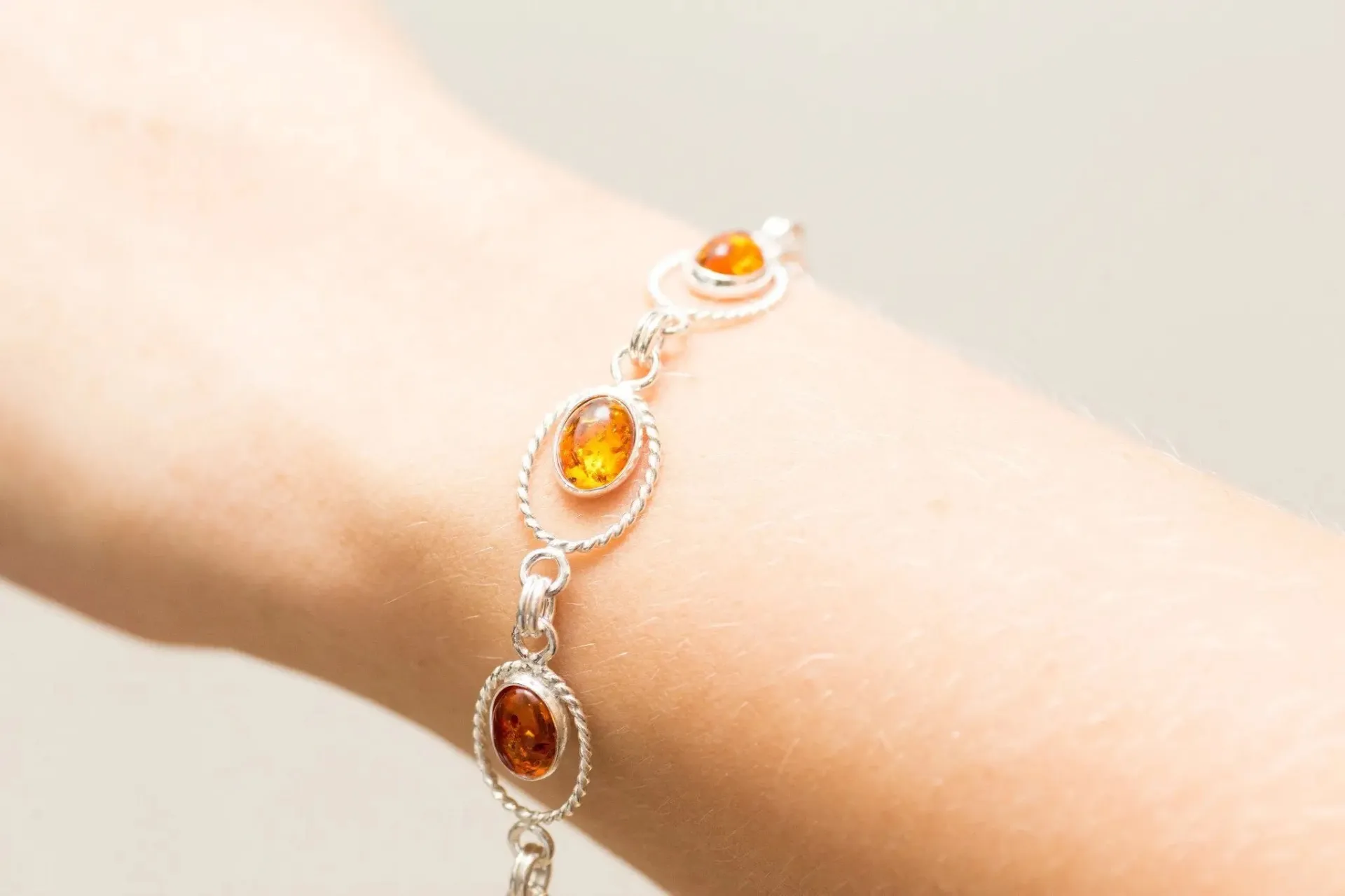 Amber Quintessence Link Bracelet - Timeless Elegance in Classic Amber Jewelry